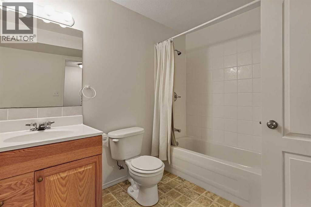 1, 240 Heritage Boulevard W, Lethbridge, Alberta  T1K 7H3 - Photo 30 - A2251373