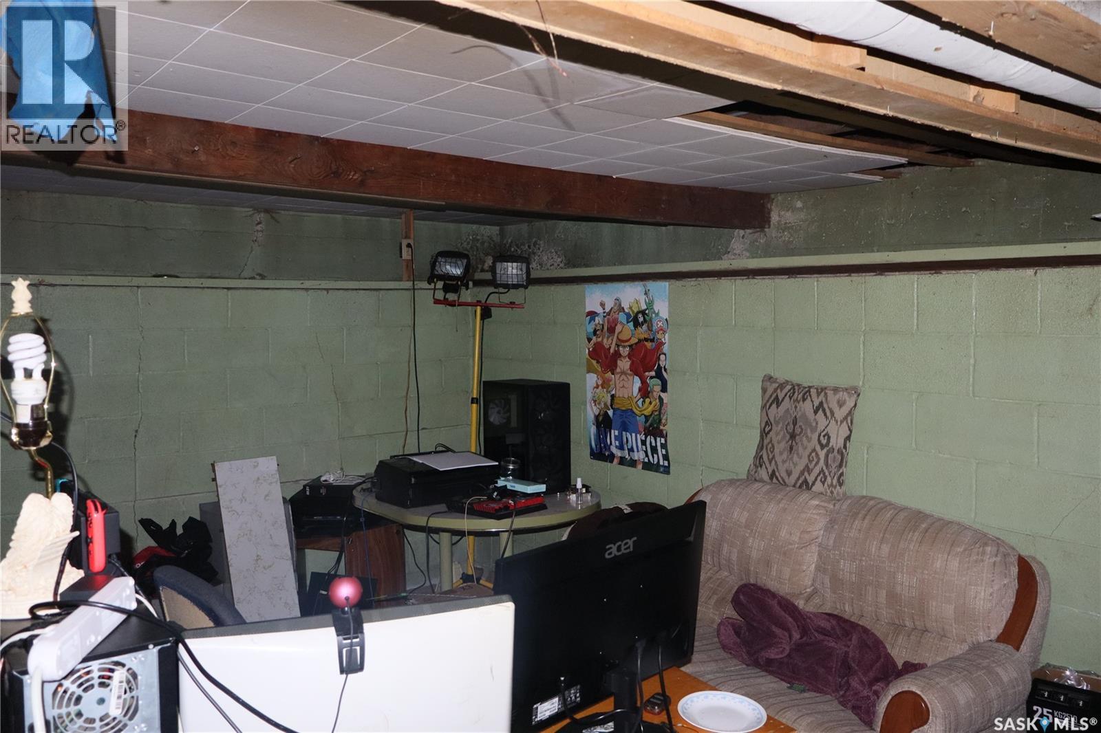 1009 1st Street N, Rockglen, Saskatchewan  S0H 3R0 - Photo 18 - SK020145