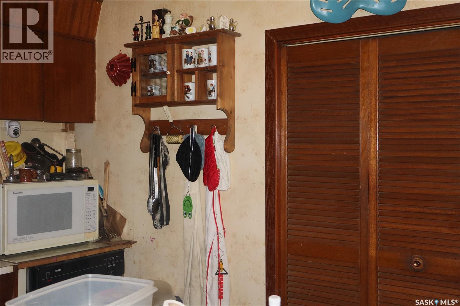 1009 1st Street N, Rockglen, Saskatchewan  S0H 3R0 - Photo 4 - SK020145
