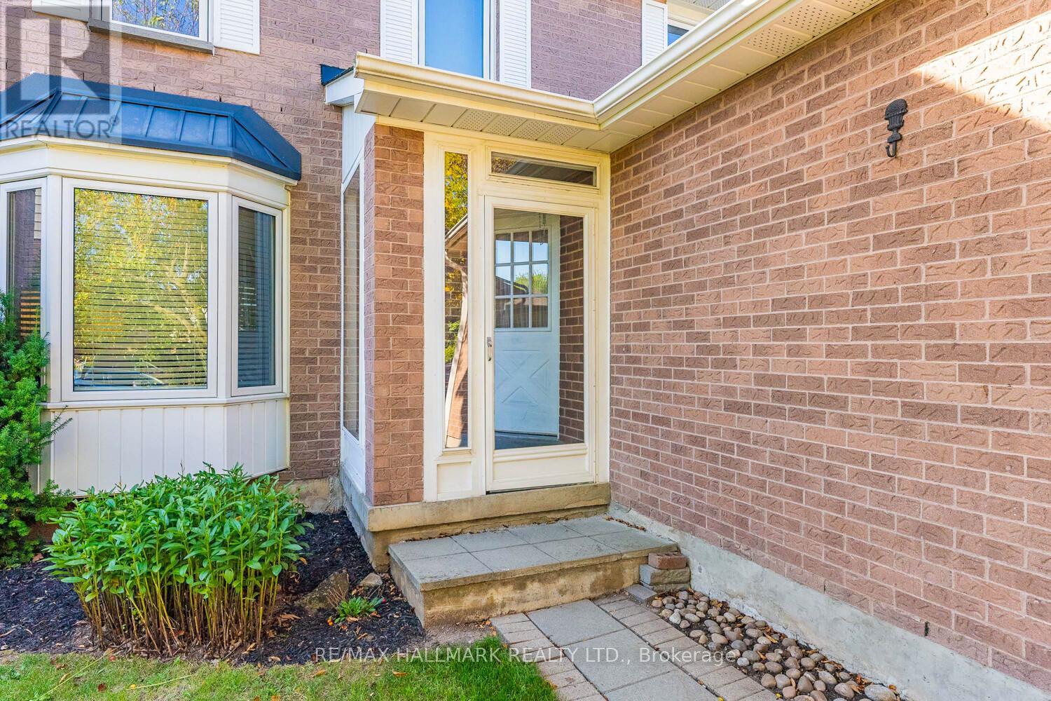 2143 Hunt Crescent, Burlington, Ontario  L7M 2P2 - Photo 2 - W12449242