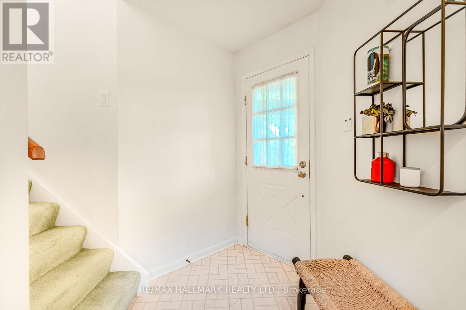 2143 Hunt Crescent, Burlington, Ontario  L7M 2P2 - Photo 3 - W12449242