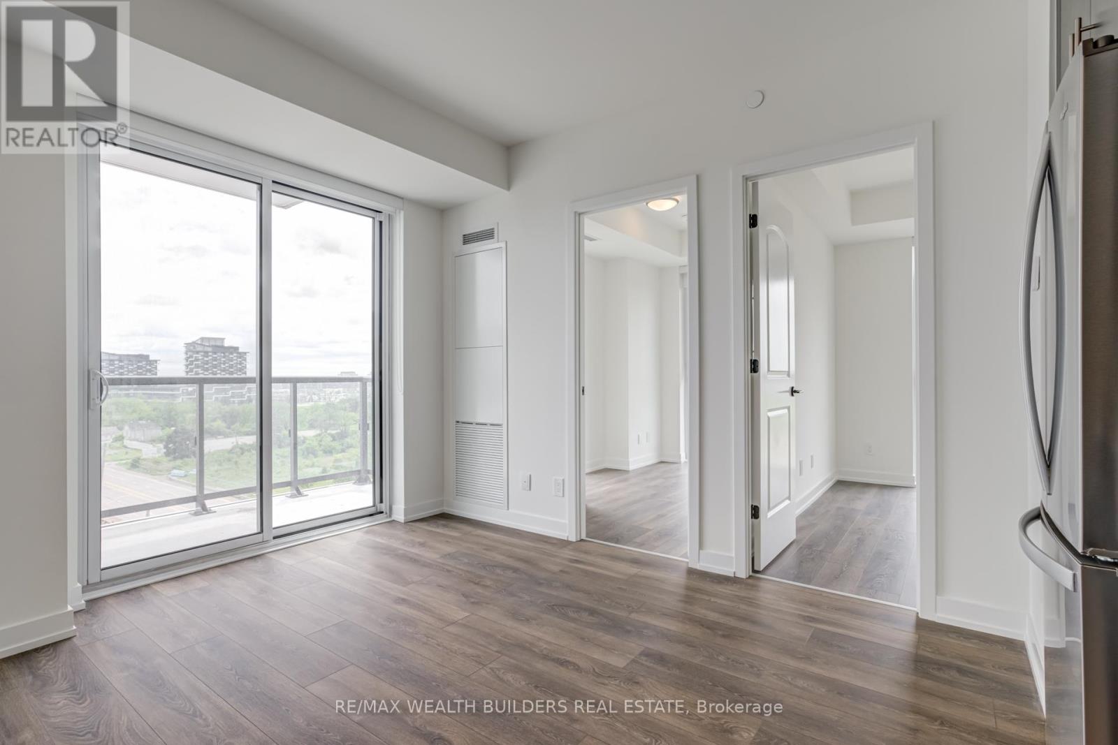 810 - 335 Wheat Boom Drive, Oakville, Ontario  L6H 7C2 - Photo 11 - W12449258
