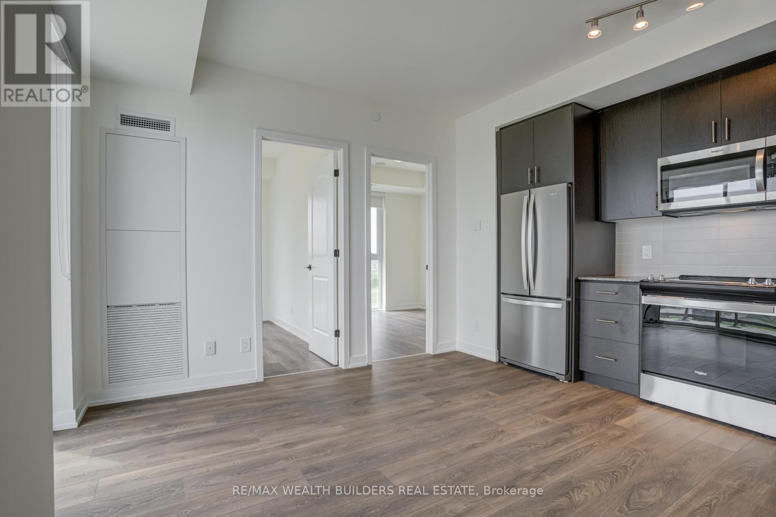 810 - 335 Wheat Boom Drive, Oakville, Ontario  L6H 7C2 - Photo 13 - W12449258