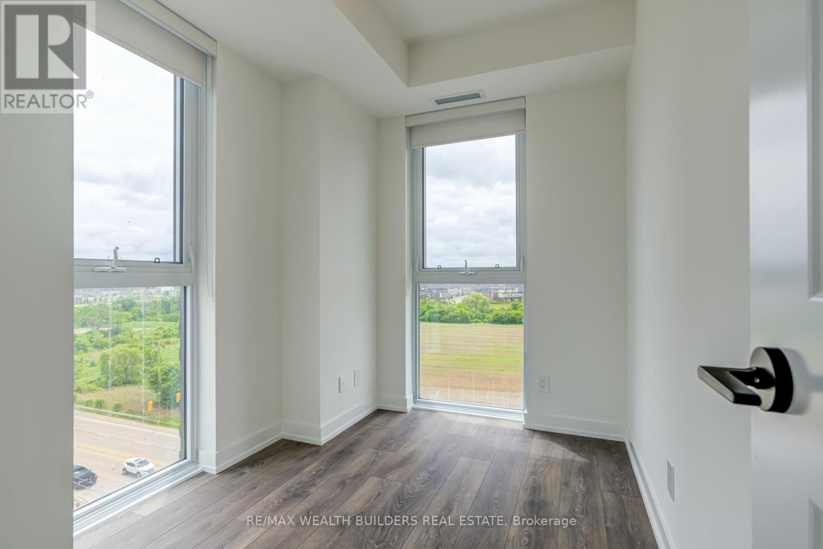 810 - 335 Wheat Boom Drive, Oakville, Ontario  L6H 7C2 - Photo 17 - W12449258