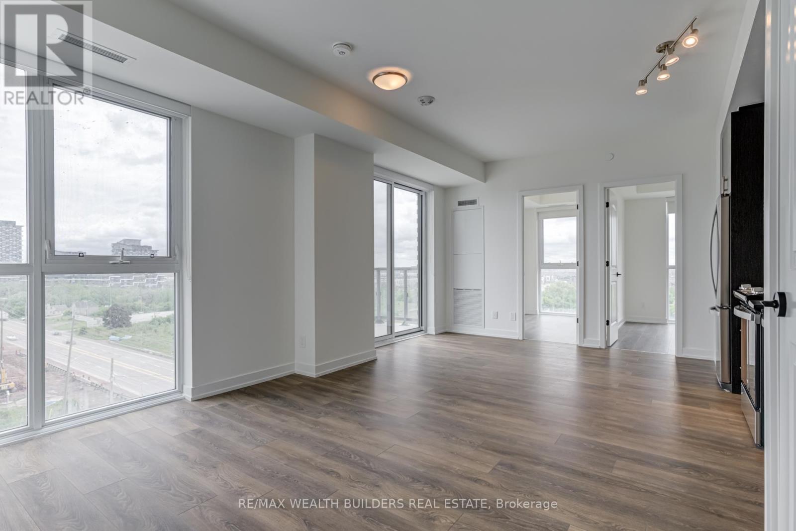 810 - 335 Wheat Boom Drive, Oakville, Ontario  L6H 7C2 - Photo 4 - W12449258