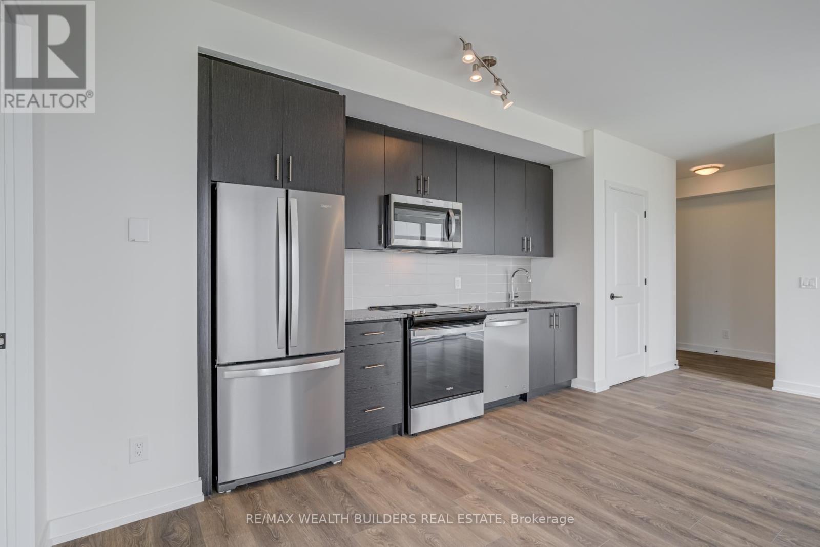 810 - 335 Wheat Boom Drive, Oakville, Ontario  L6H 7C2 - Photo 5 - W12449258