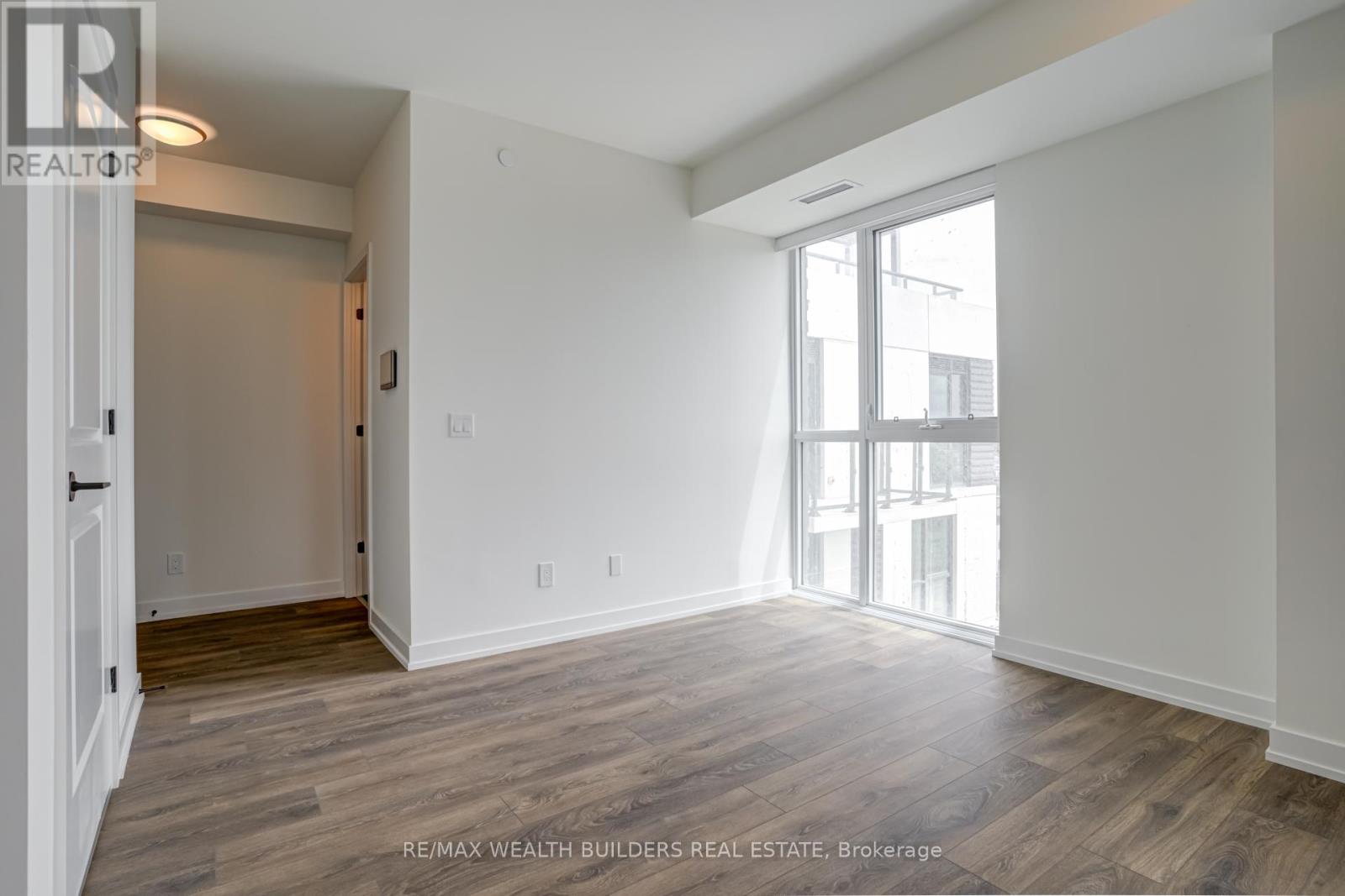 810 - 335 Wheat Boom Drive, Oakville, Ontario  L6H 7C2 - Photo 9 - W12449258