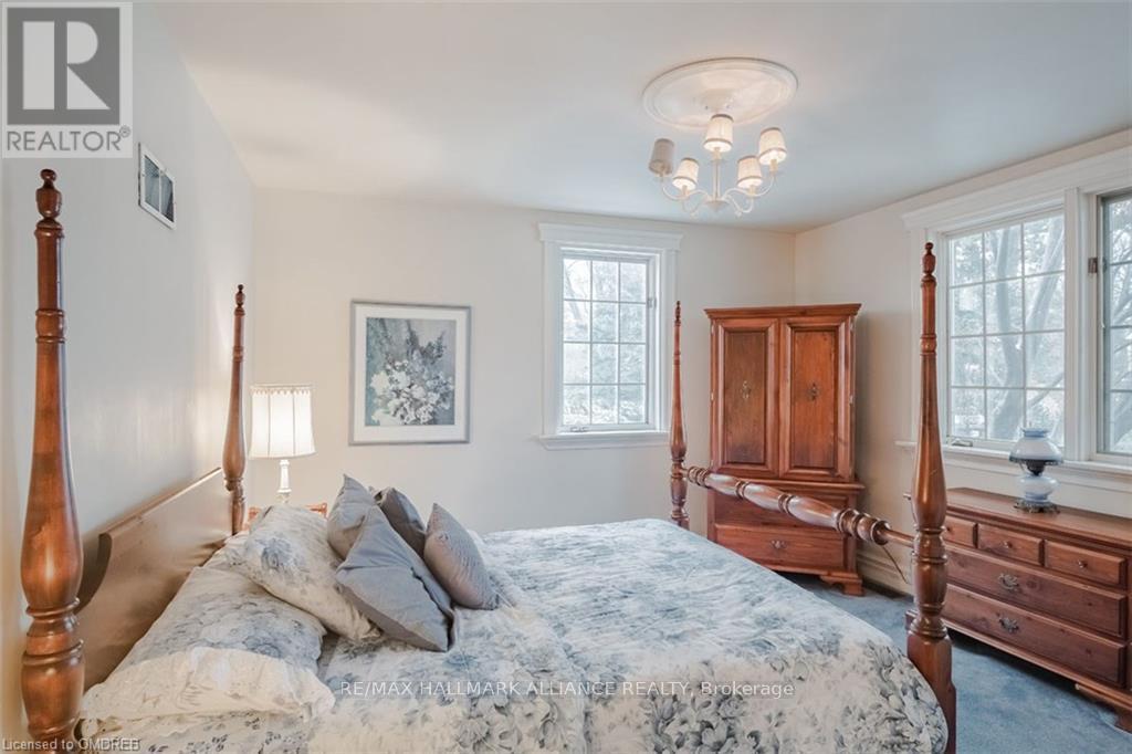 4447 Lakeshore Road, Burlington (Shoreacres), Ontario  L7L 1B3 - Photo 13 - W12449262