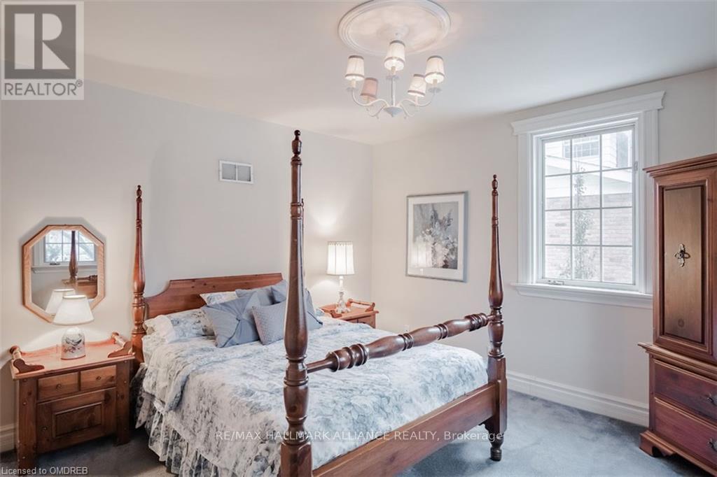 4447 Lakeshore Road, Burlington (Shoreacres), Ontario  L7L 1B3 - Photo 14 - W12449262