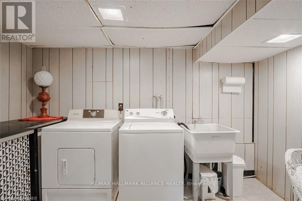 4447 Lakeshore Road, Burlington (Shoreacres), Ontario  L7L 1B3 - Photo 20 - W12449262