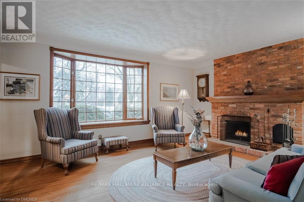 4447 Lakeshore Road, Burlington (Shoreacres), Ontario  L7L 1B3 - Photo 3 - W12449262