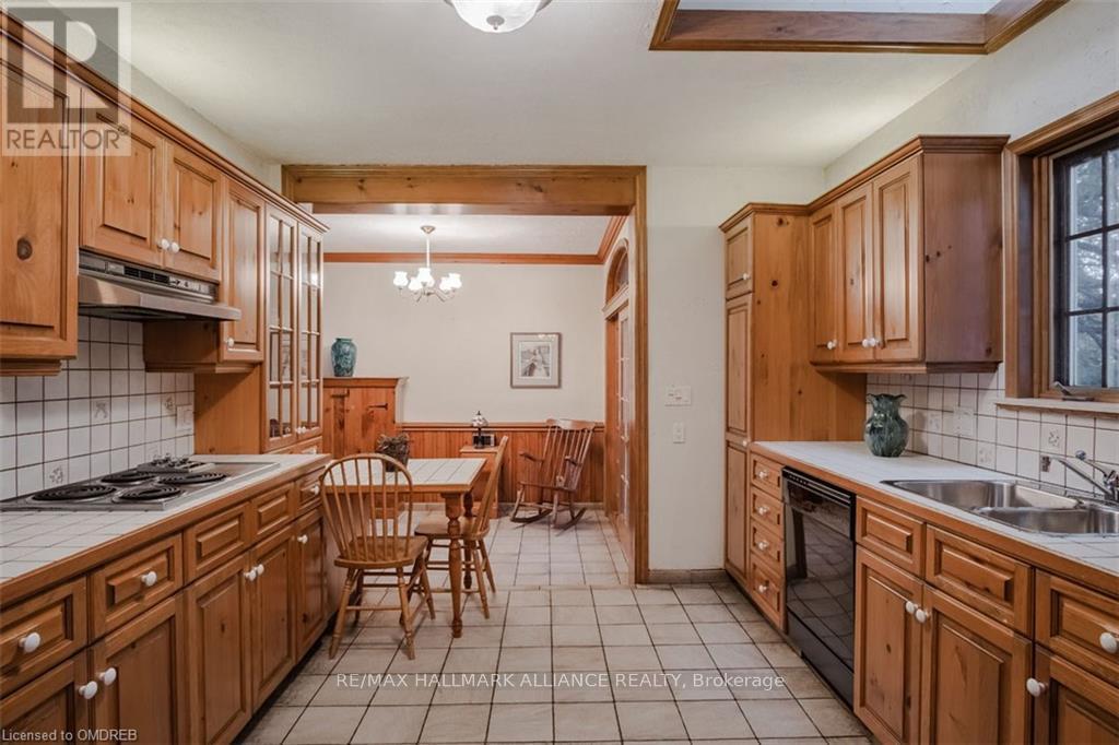 4447 Lakeshore Road, Burlington (Shoreacres), Ontario  L7L 1B3 - Photo 6 - W12449262