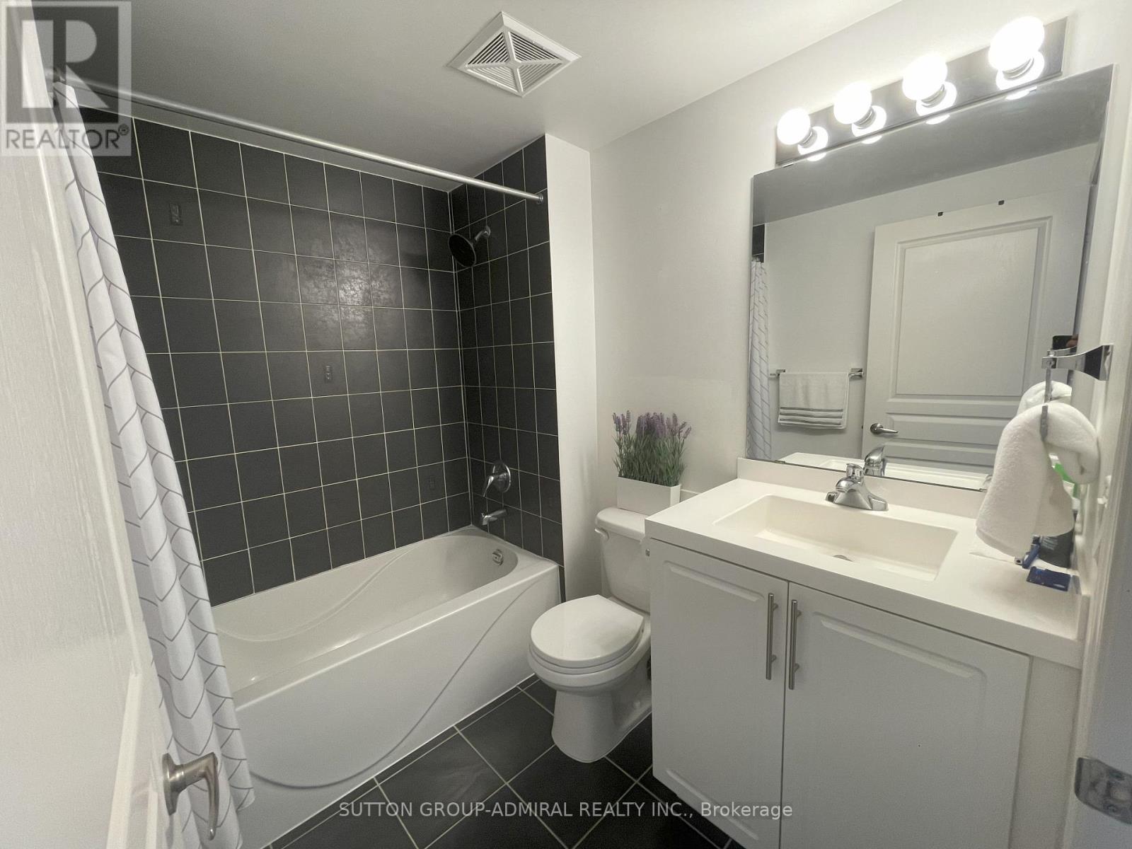 403 - 2240 Lake Shore Boulevard W, Toronto, Ontario  M8V 1A5 - Photo 11 - W12449270