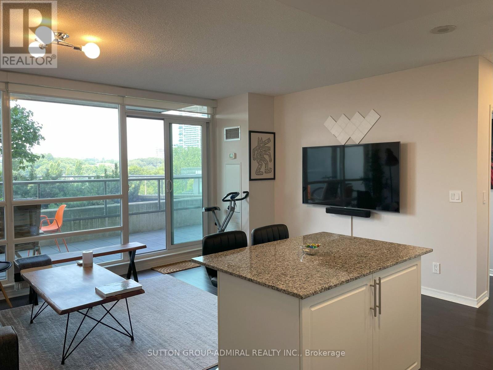403 - 2240 Lake Shore Boulevard W, Toronto, Ontario  M8V 1A5 - Photo 6 - W12449270