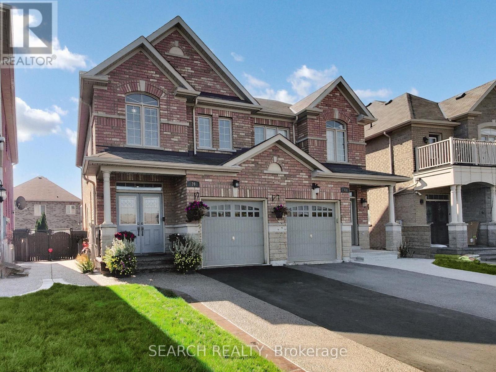 39 Wynview Street, Brampton, Ontario  L6P 3N3 - Photo 2 - W12449277