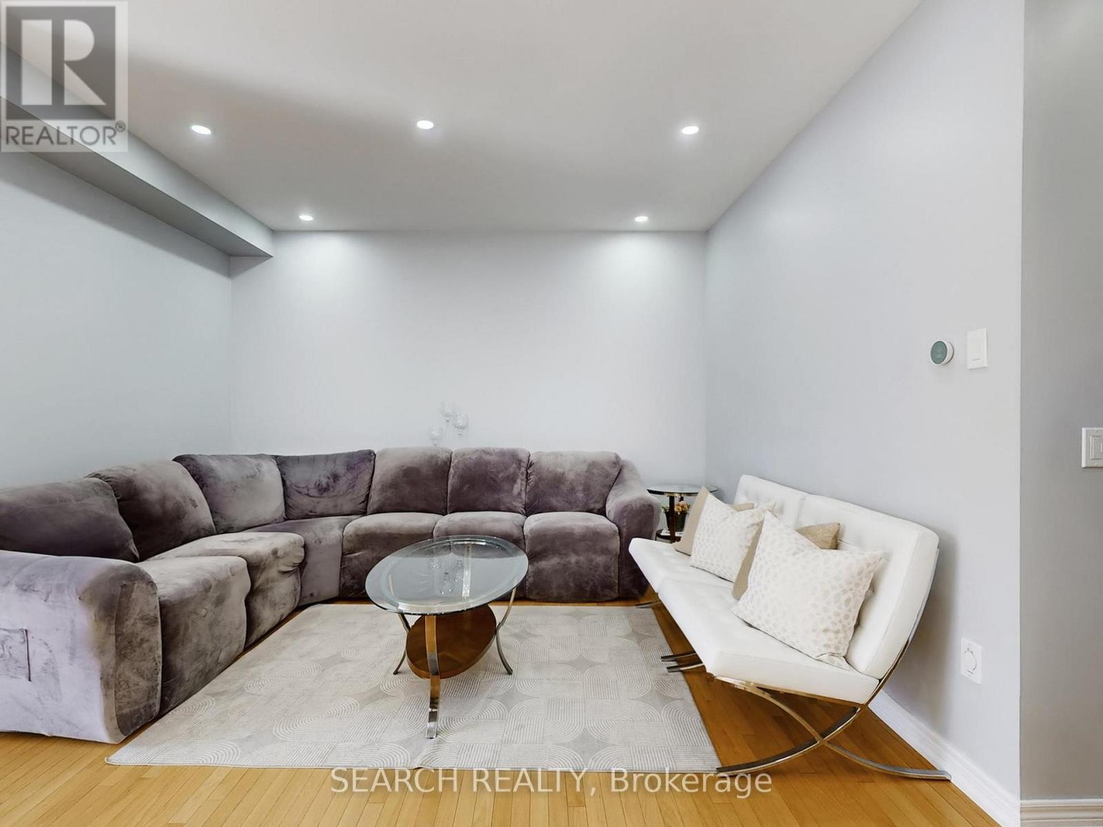 39 Wynview Street, Brampton, Ontario  L6P 3N3 - Photo 4 - W12449277
