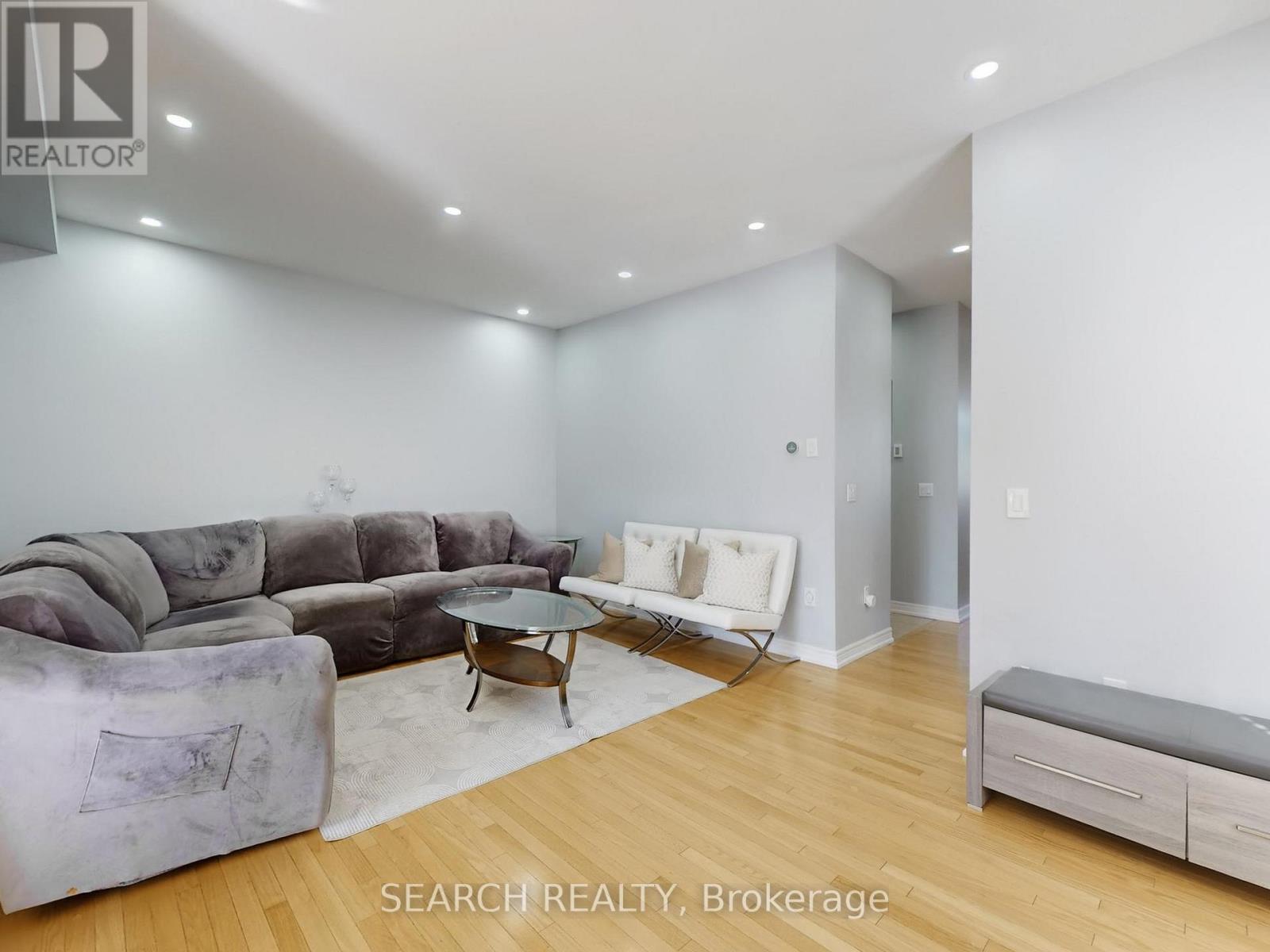 39 Wynview Street, Brampton, Ontario  L6P 3N3 - Photo 5 - W12449277