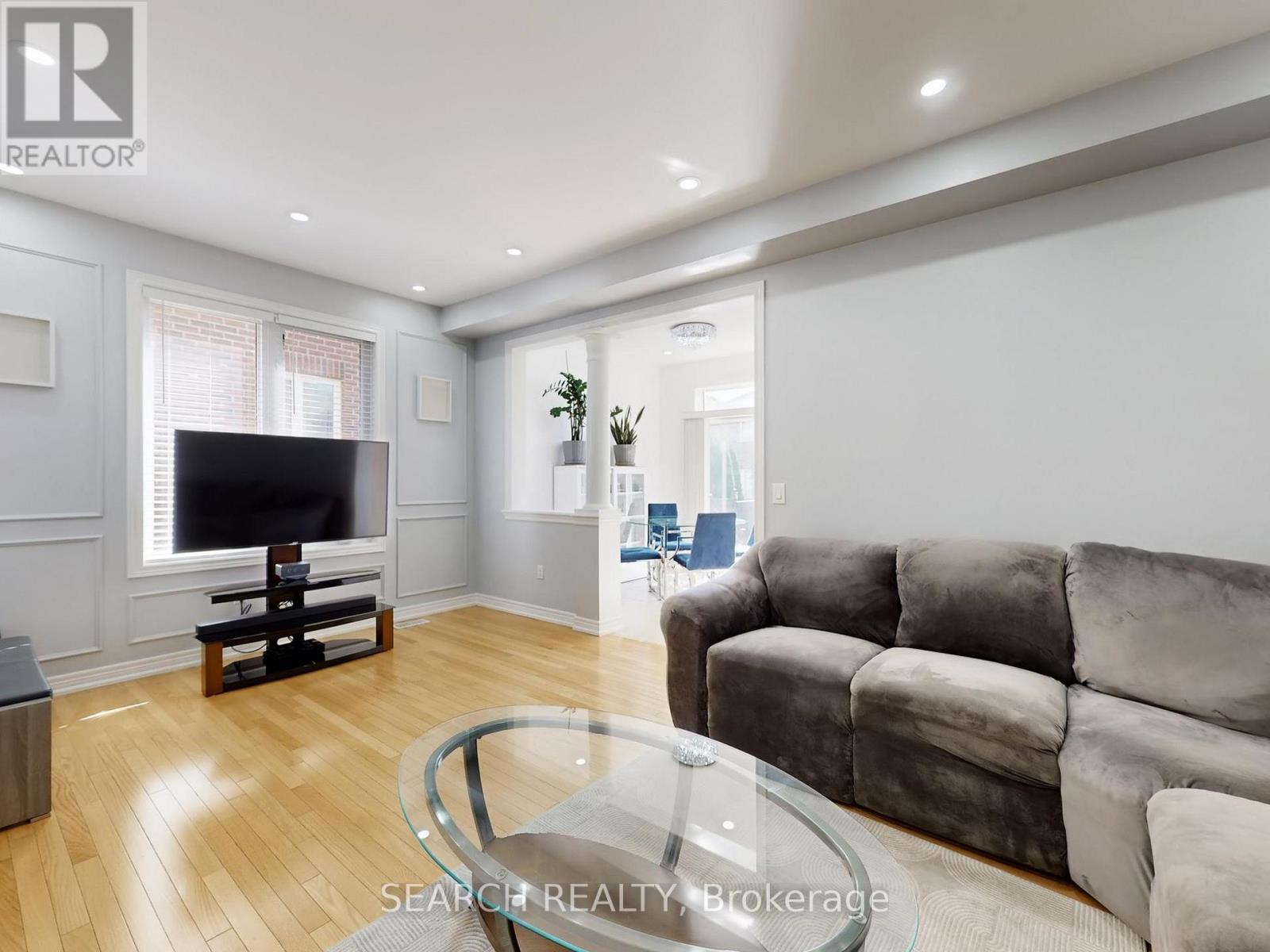 39 Wynview Street, Brampton, Ontario  L6P 3N3 - Photo 6 - W12449277