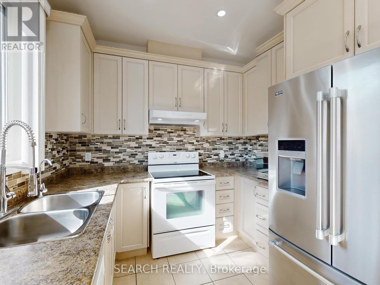 39 Wynview Street, Brampton, Ontario  L6P 3N3 - Photo 8 - W12449277