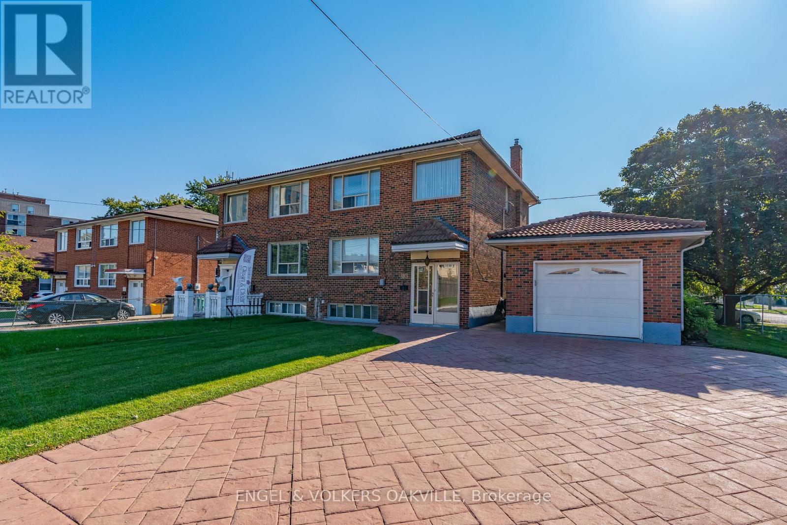 183 Vodden Street E, Brampton (Brampton North), Ontario  L6V 1M9 - Photo 2 - W12449290