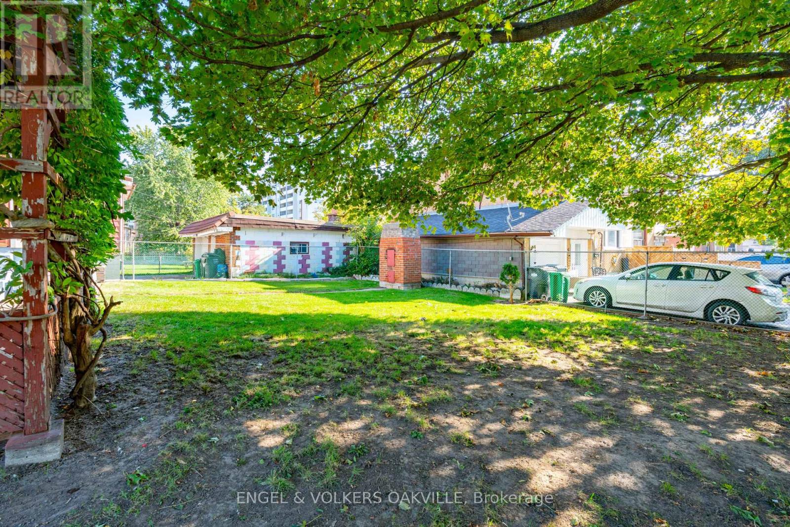 183 Vodden Street E, Brampton (Brampton North), Ontario  L6V 1M9 - Photo 30 - W12449290