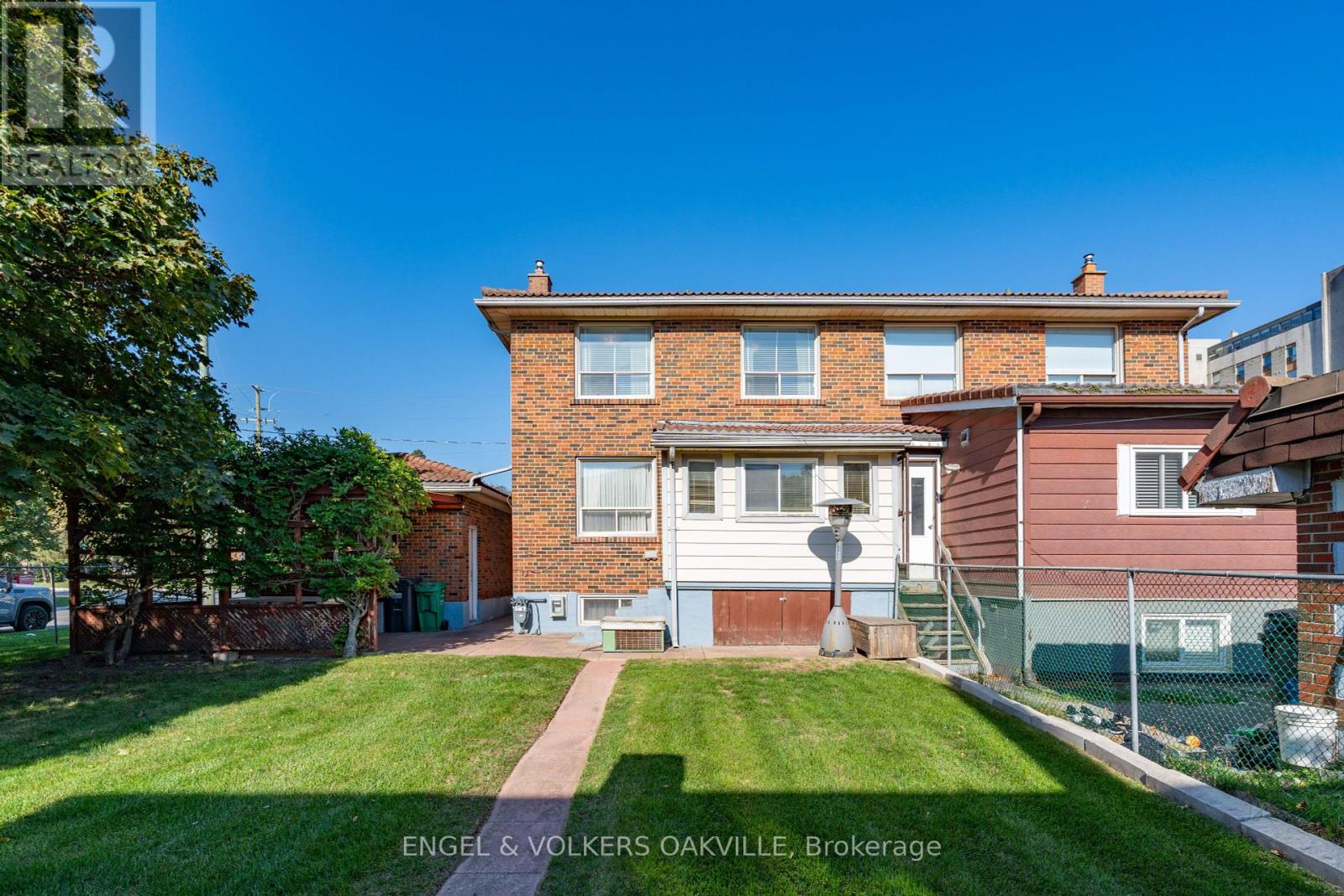 183 Vodden Street E, Brampton (Brampton North), Ontario  L6V 1M9 - Photo 35 - W12449290