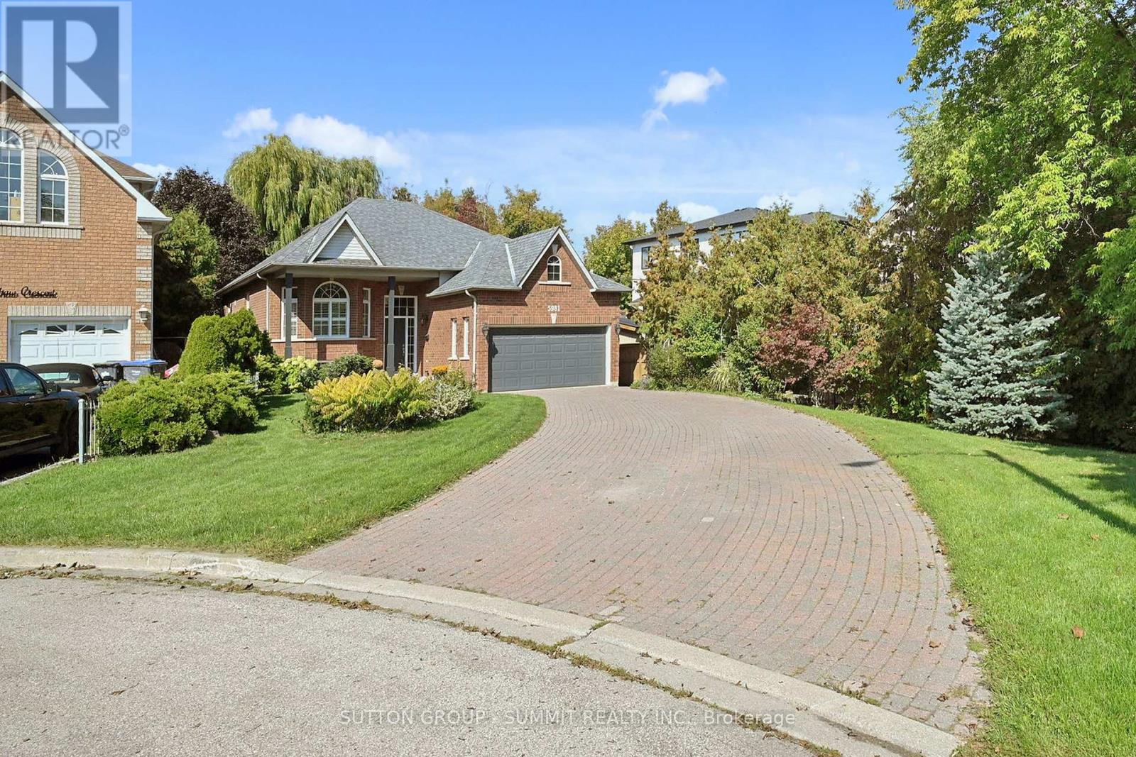 5981 Rayshaw Crescent, Mississauga (Streetsville), Ontario  L5M 2P1 - Photo 1 - W12449296
