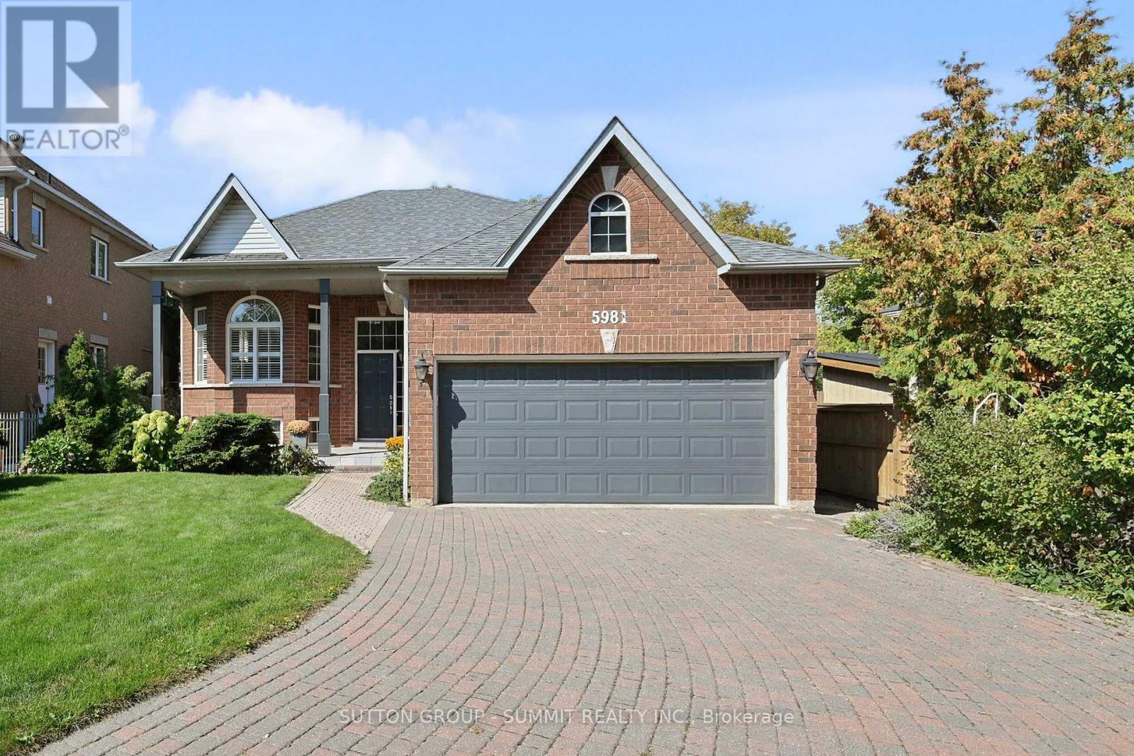 5981 Rayshaw Crescent, Mississauga (Streetsville), Ontario  L5M 2P1 - Photo 3 - W12449296