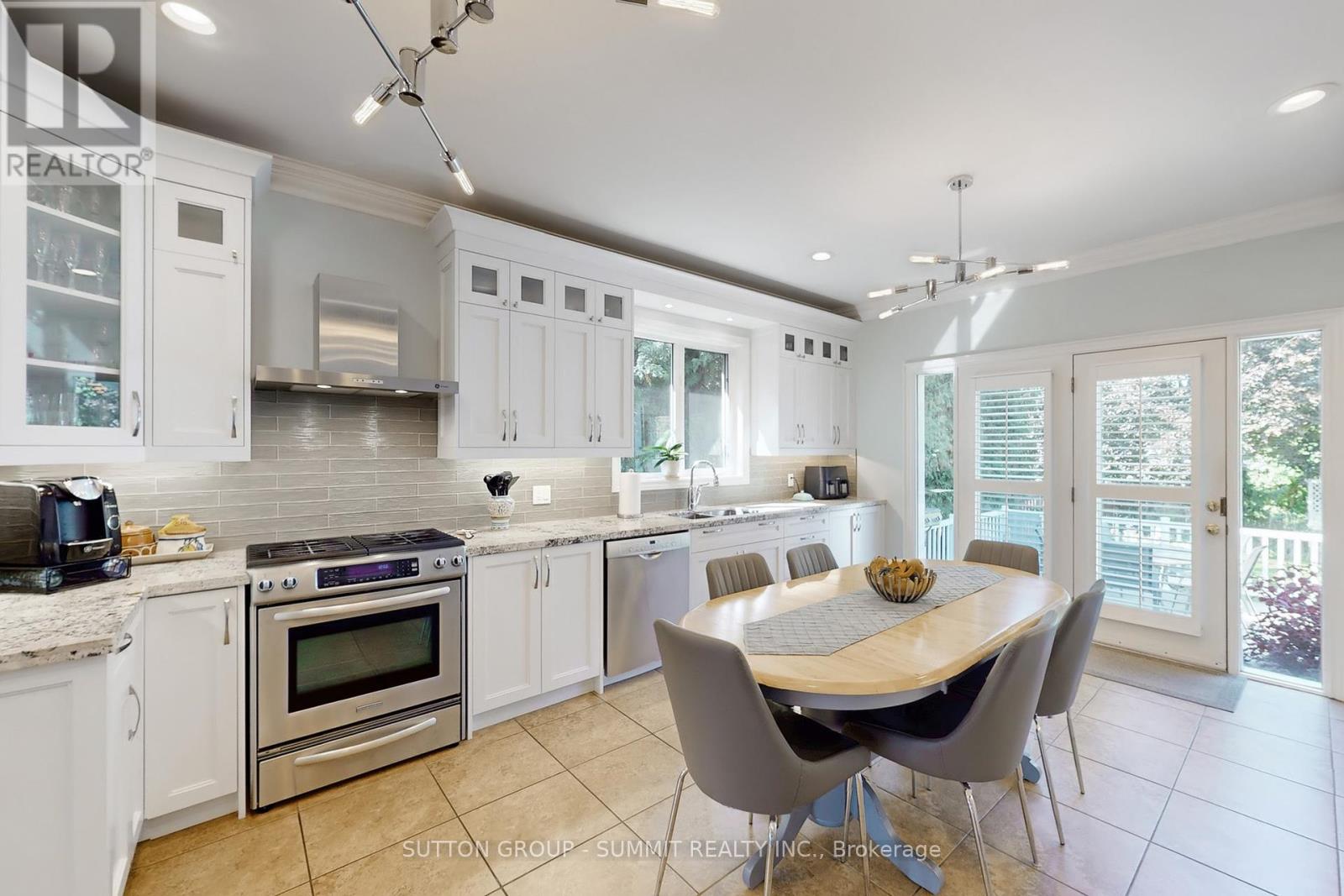 5981 Rayshaw Crescent, Mississauga (Streetsville), Ontario  L5M 2P1 - Photo 9 - W12449296