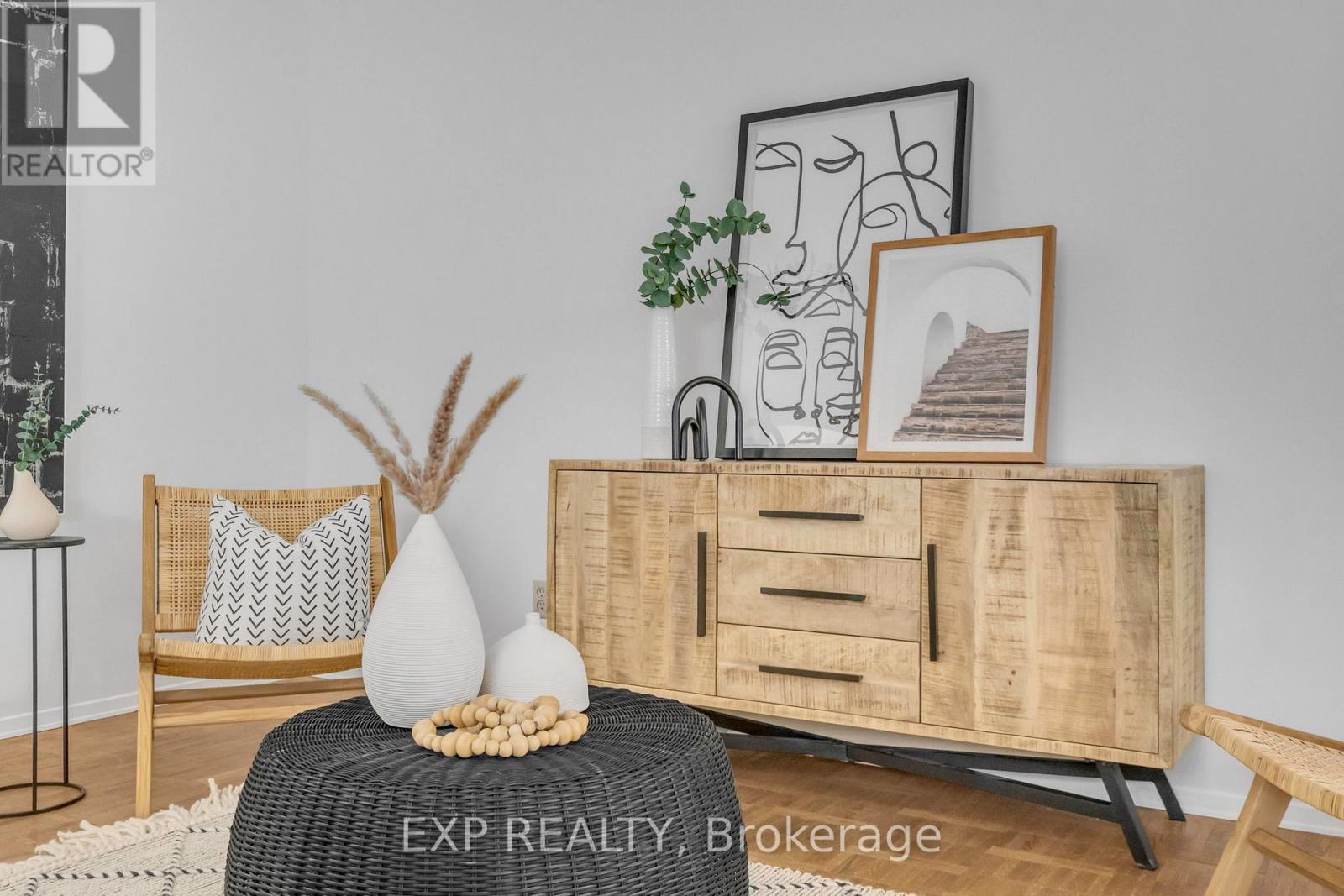 406 - 3700 Kaneff Crescent, Mississauga, Ontario  L5A 4B8 - Photo 2 - W12449311
