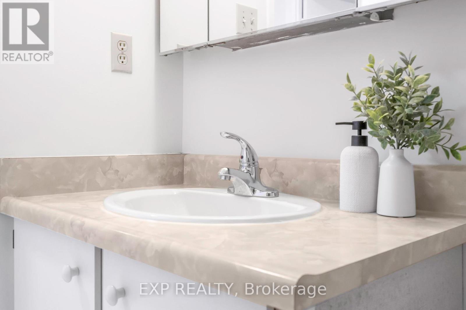 406 - 3700 Kaneff Crescent, Mississauga, Ontario  L5A 4B8 - Photo 22 - W12449311