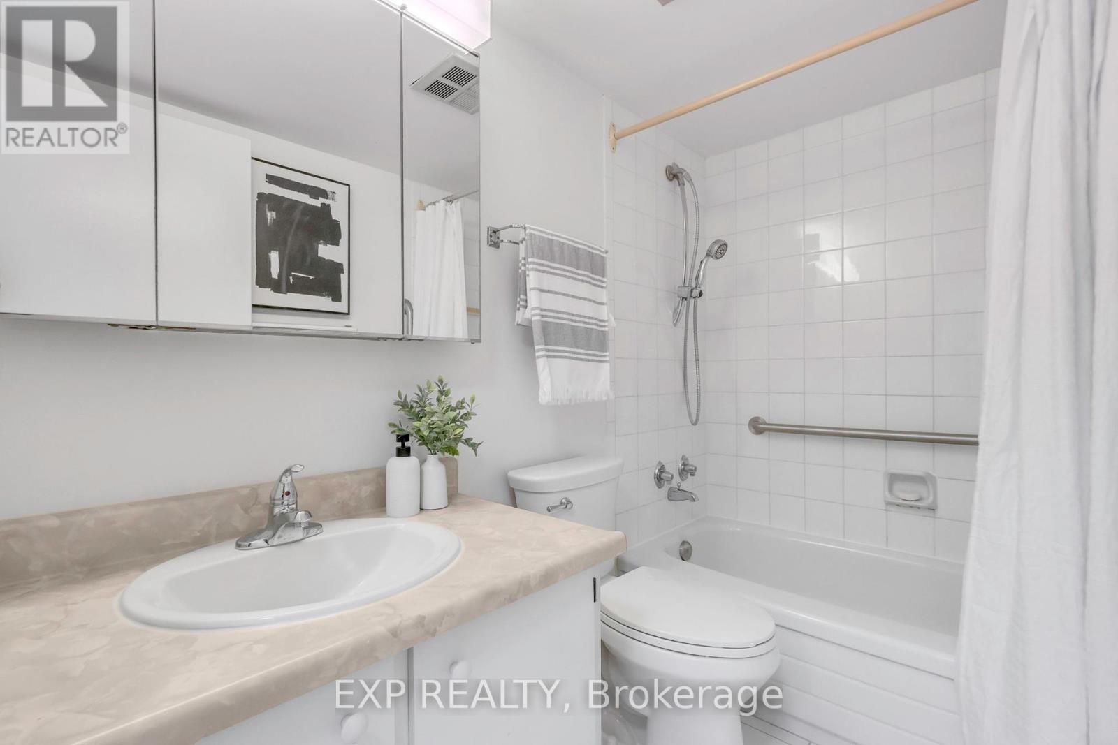 406 - 3700 Kaneff Crescent, Mississauga, Ontario  L5A 4B8 - Photo 23 - W12449311