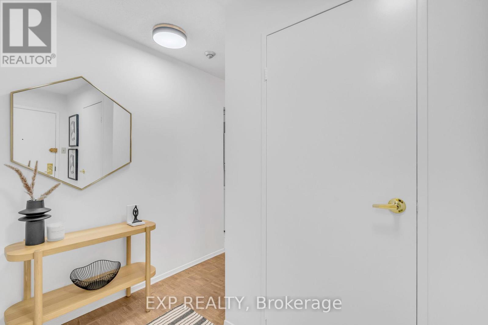 406 - 3700 Kaneff Crescent, Mississauga, Ontario  L5A 4B8 - Photo 4 - W12449311