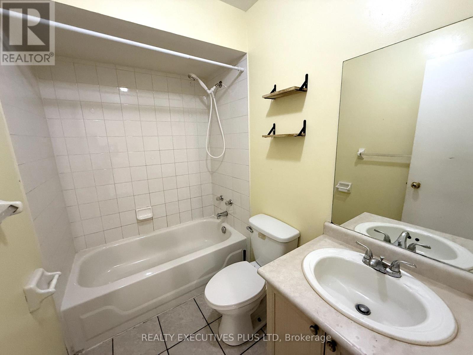 55 Ravenscliffe Court, Brampton, Ontario  L6X 4N9 - Photo 24 - W12449331