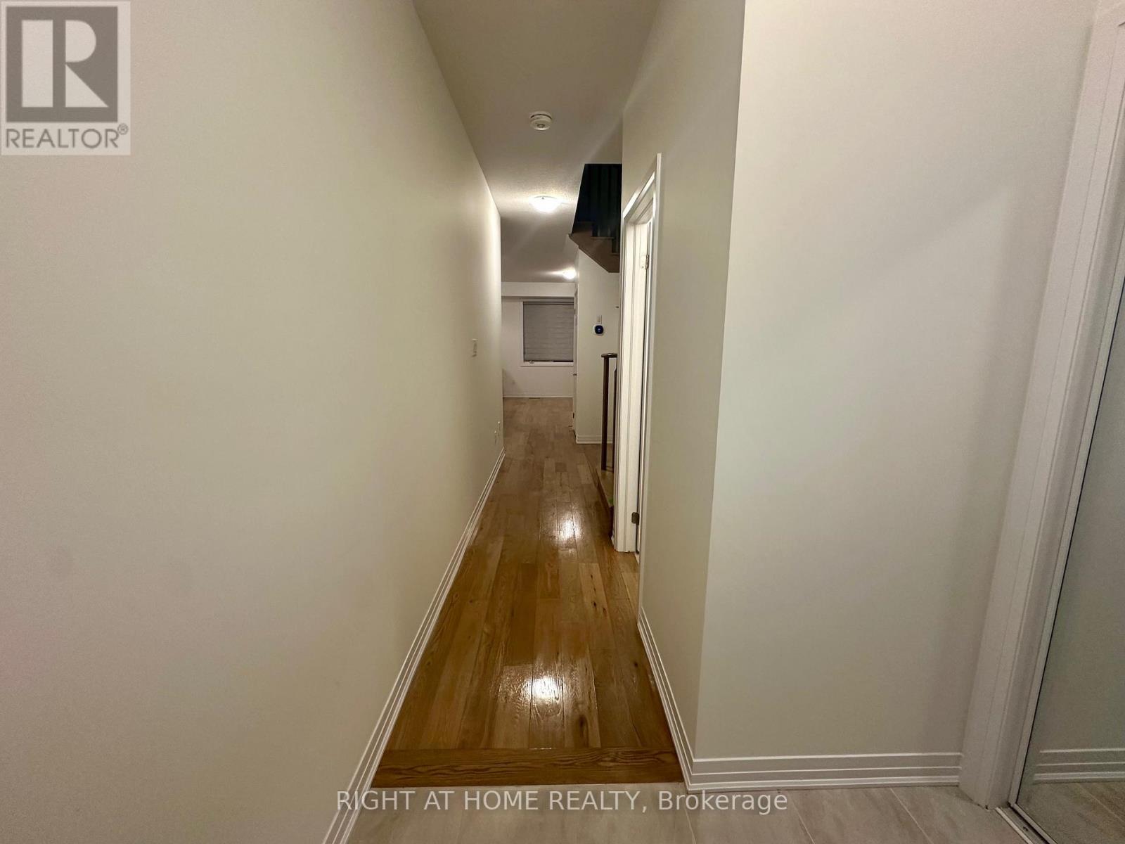 27 Amos Avenue, Brantford, Ontario  N3T 0V4 - Photo 4 - X12430236