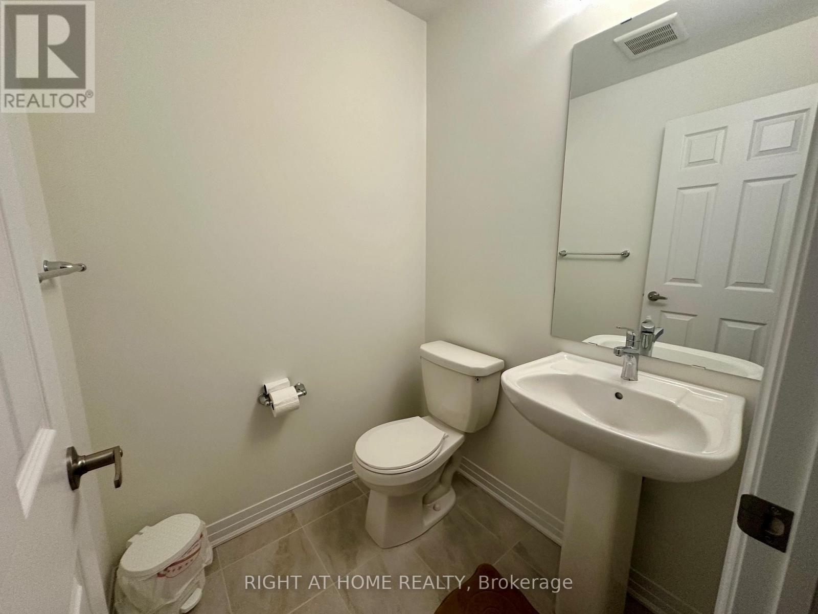 27 Amos Avenue, Brantford, Ontario  N3T 0V4 - Photo 6 - X12430236