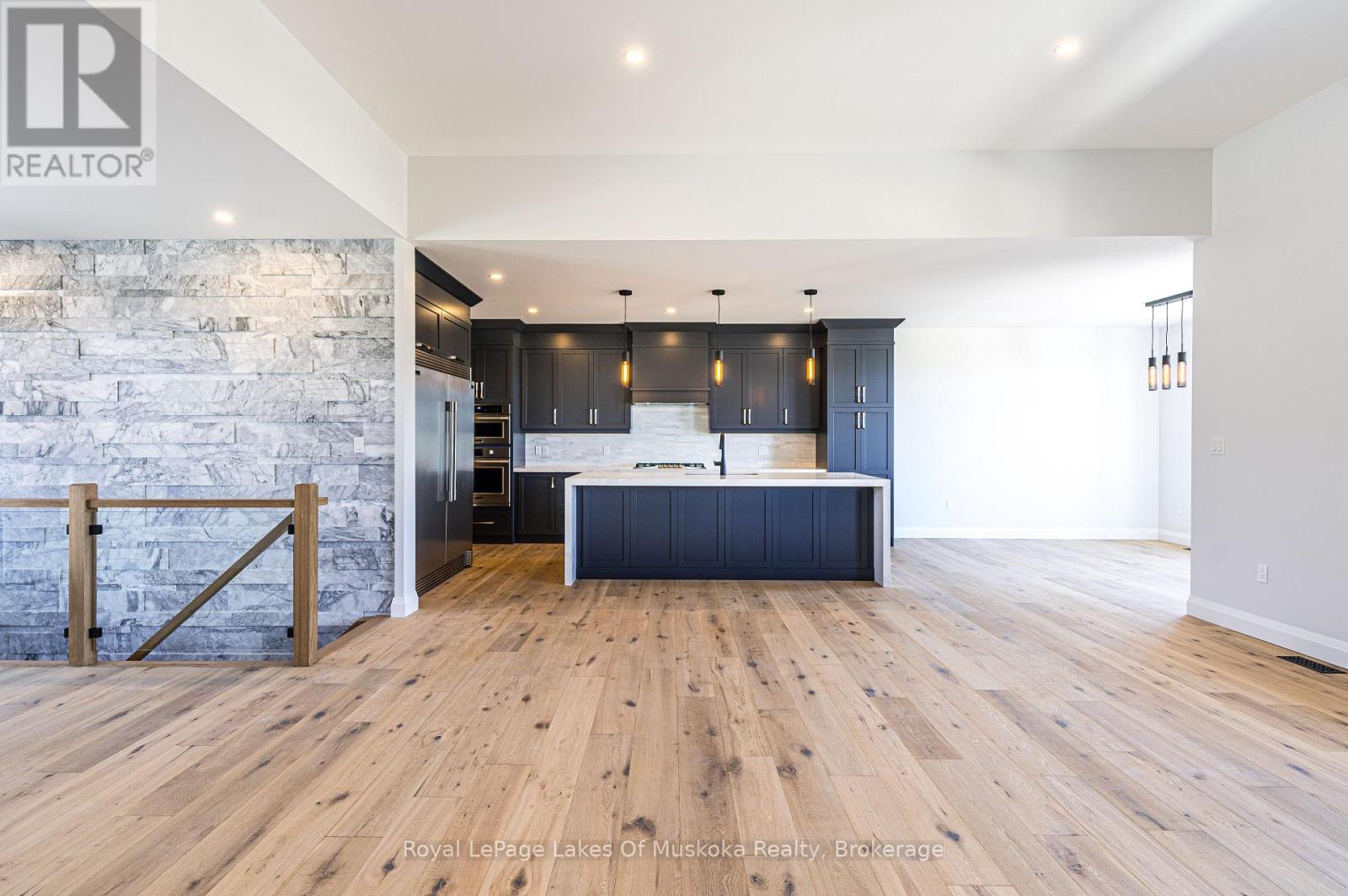 21 Henry Ball Court, Oro-Medonte (Warminister), Ontario  L0K 2G1 - Photo 10 - S12449337