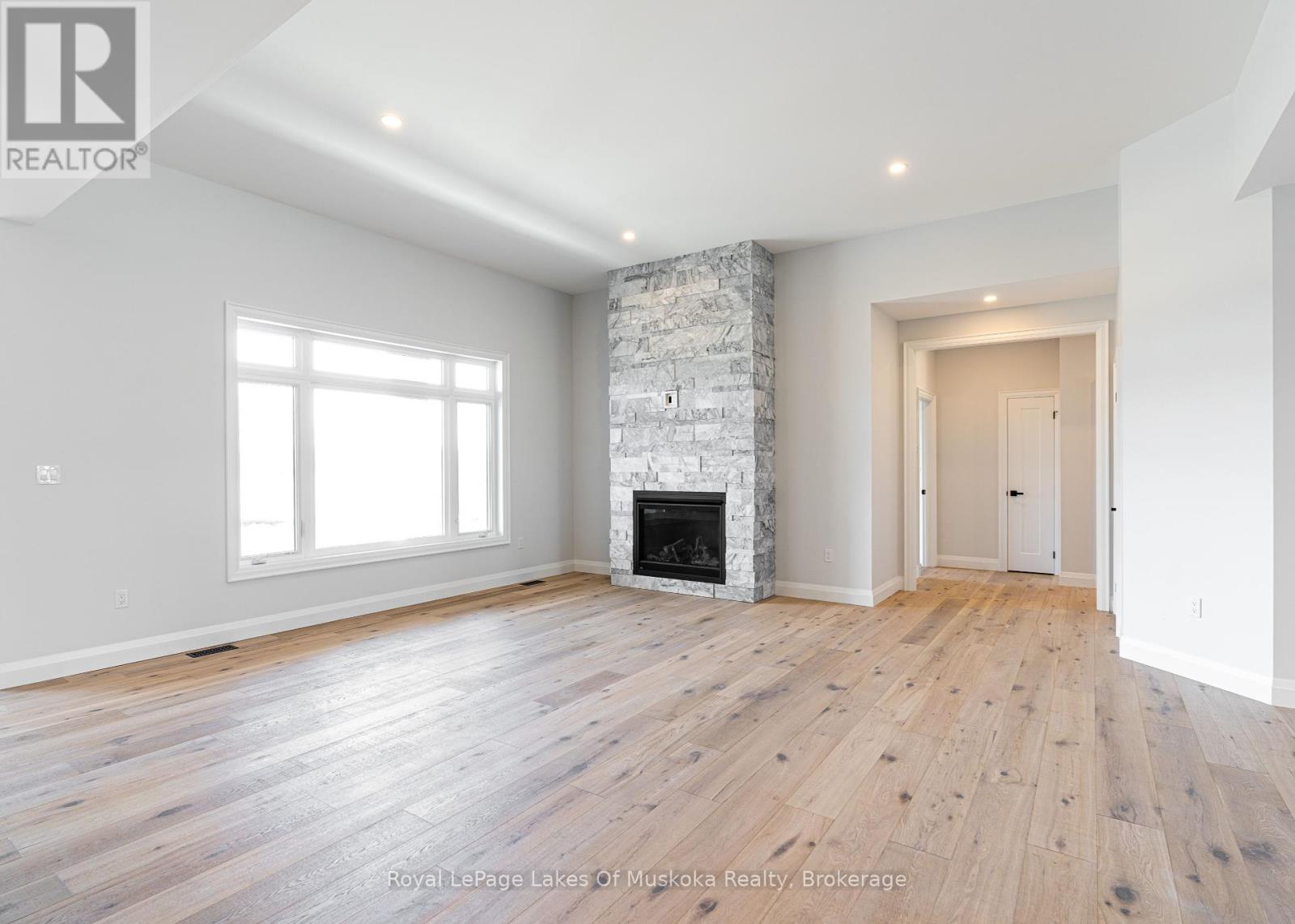 21 Henry Ball Court, Oro-Medonte (Warminister), Ontario  L0K 2G1 - Photo 15 - S12449337