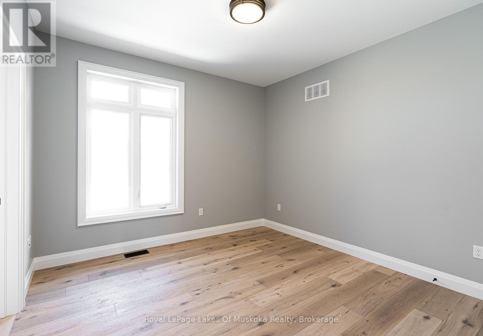 21 Henry Ball Court, Oro-Medonte (Warminister), Ontario  L0K 2G1 - Photo 18 - S12449337