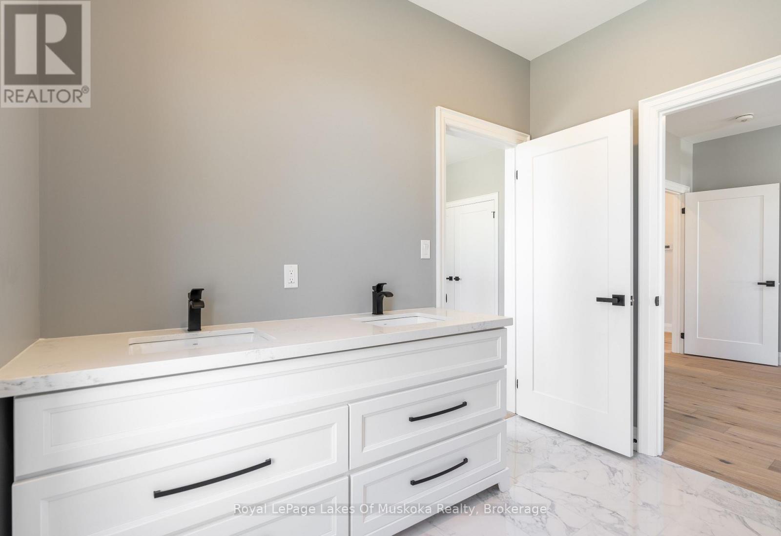 21 Henry Ball Court, Oro-Medonte (Warminister), Ontario  L0K 2G1 - Photo 23 - S12449337
