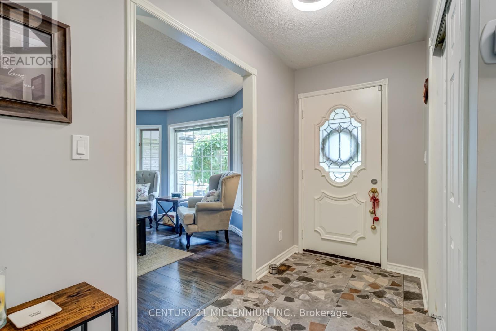 101 Birch Grove, Shelburne, Ontario  L9W 2W3 - Photo 4 - X12449257