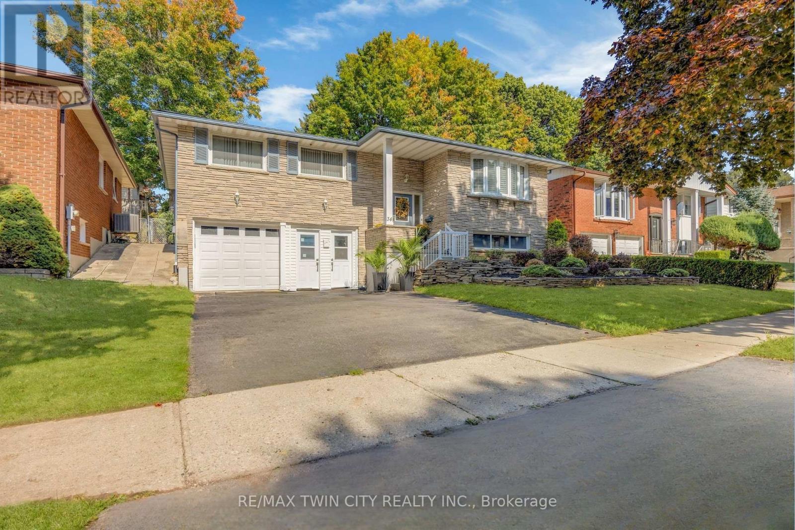 34 GEORGIAN CRESCENT, Kitchener, Ontario