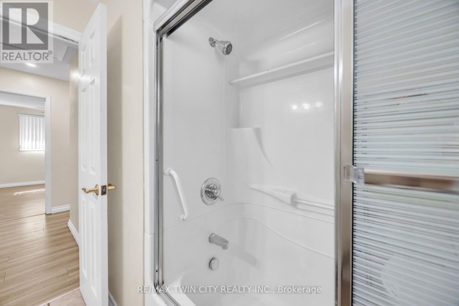 34 Georgian Crescent, Kitchener, Ontario  N2B 3N9 - Photo 21 - X12449274