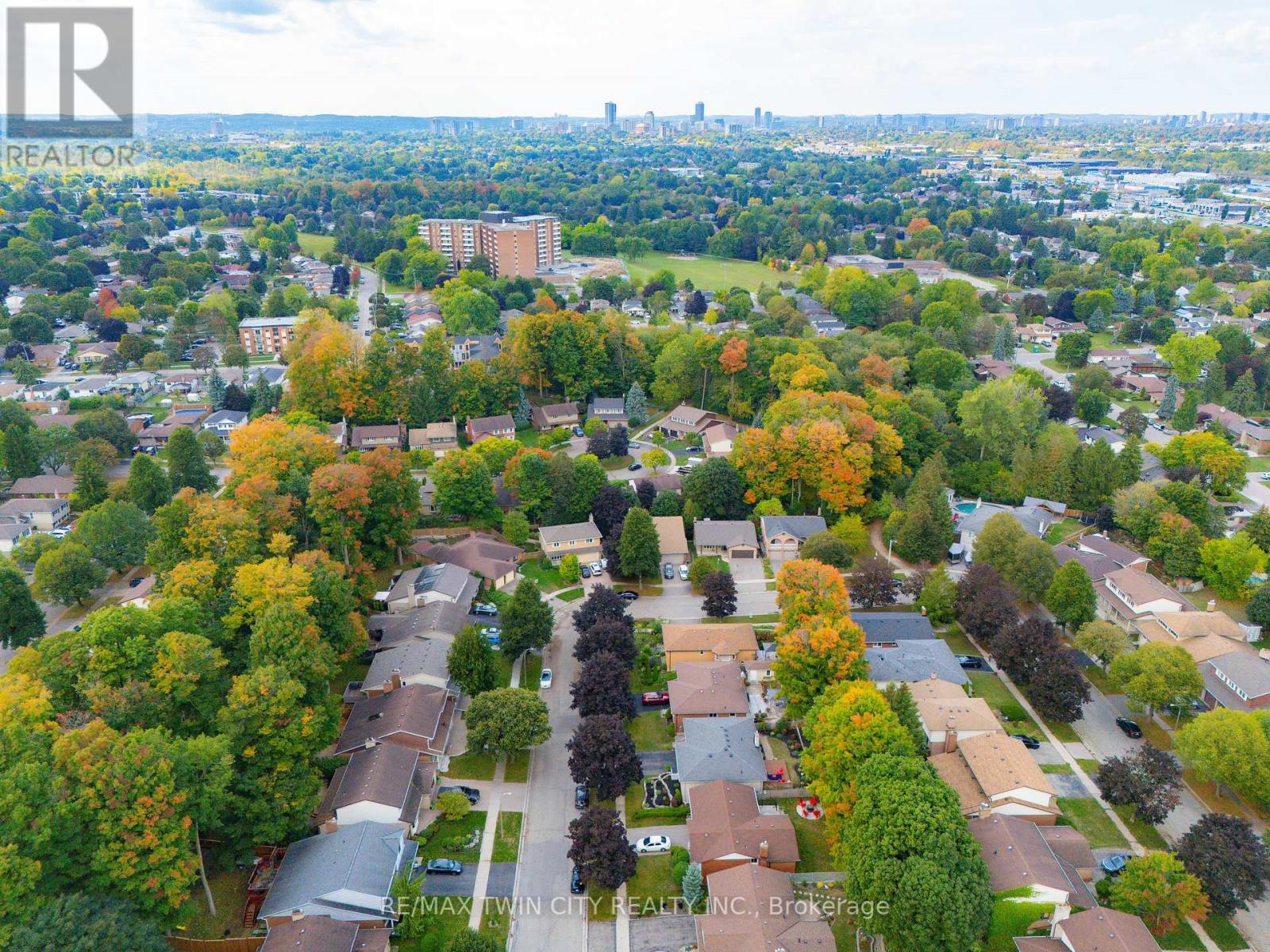 34 Georgian Crescent, Kitchener, Ontario  N2B 3N9 - Photo 43 - X12449274