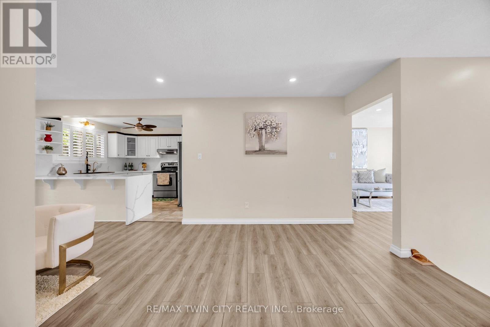 34 Georgian Crescent, Kitchener, Ontario  N2B 3N9 - Photo 6 - X12449274