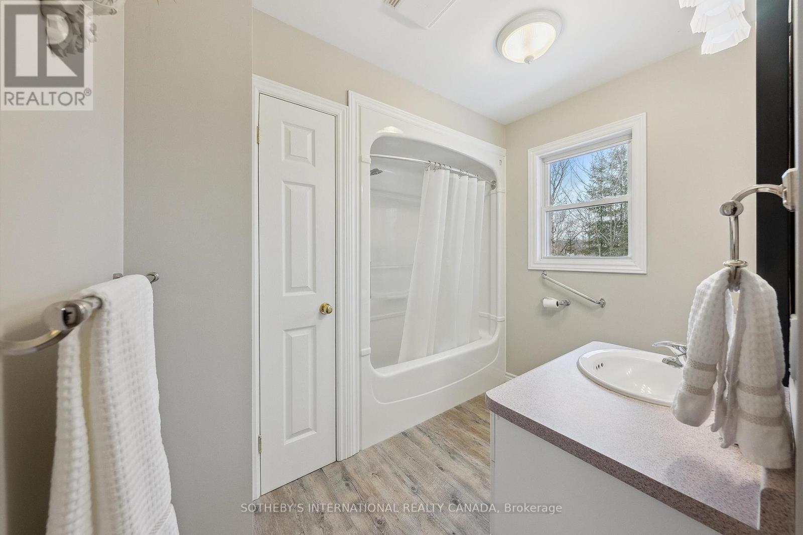 202 Sunnyside Street, Dysart Et Al (Dysart), Ontario  K0M 1S0 - Photo 23 - X12449286