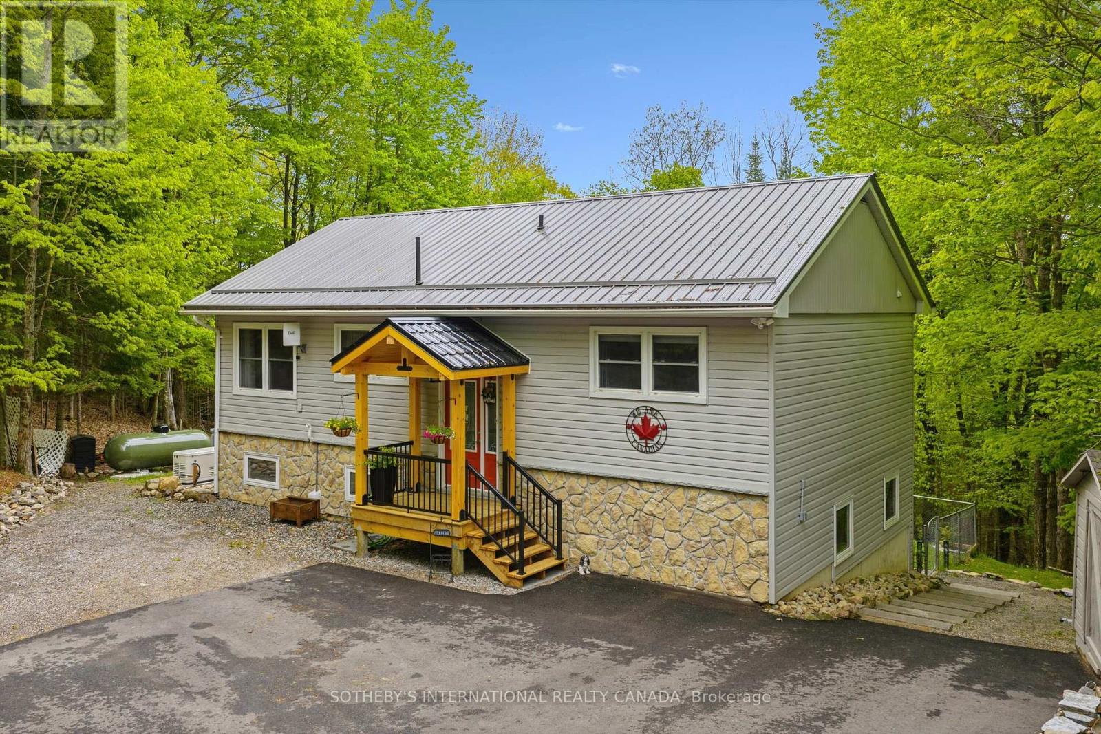 202 Sunnyside Street, Dysart Et Al (Dysart), Ontario  K0M 1S0 - Photo 4 - X12449286