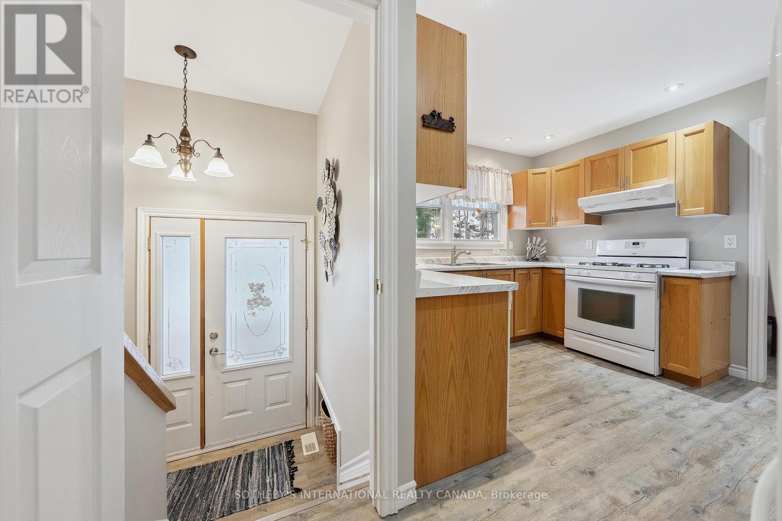 202 Sunnyside Street, Dysart Et Al (Dysart), Ontario  K0M 1S0 - Photo 6 - X12449286