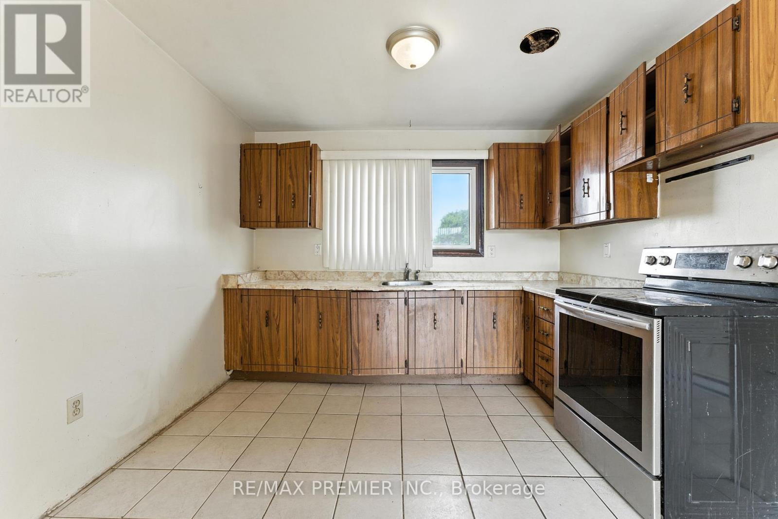 164e Henry Street, Brantford, Ontario  N3S 5C7 - Photo 7 - X12449336