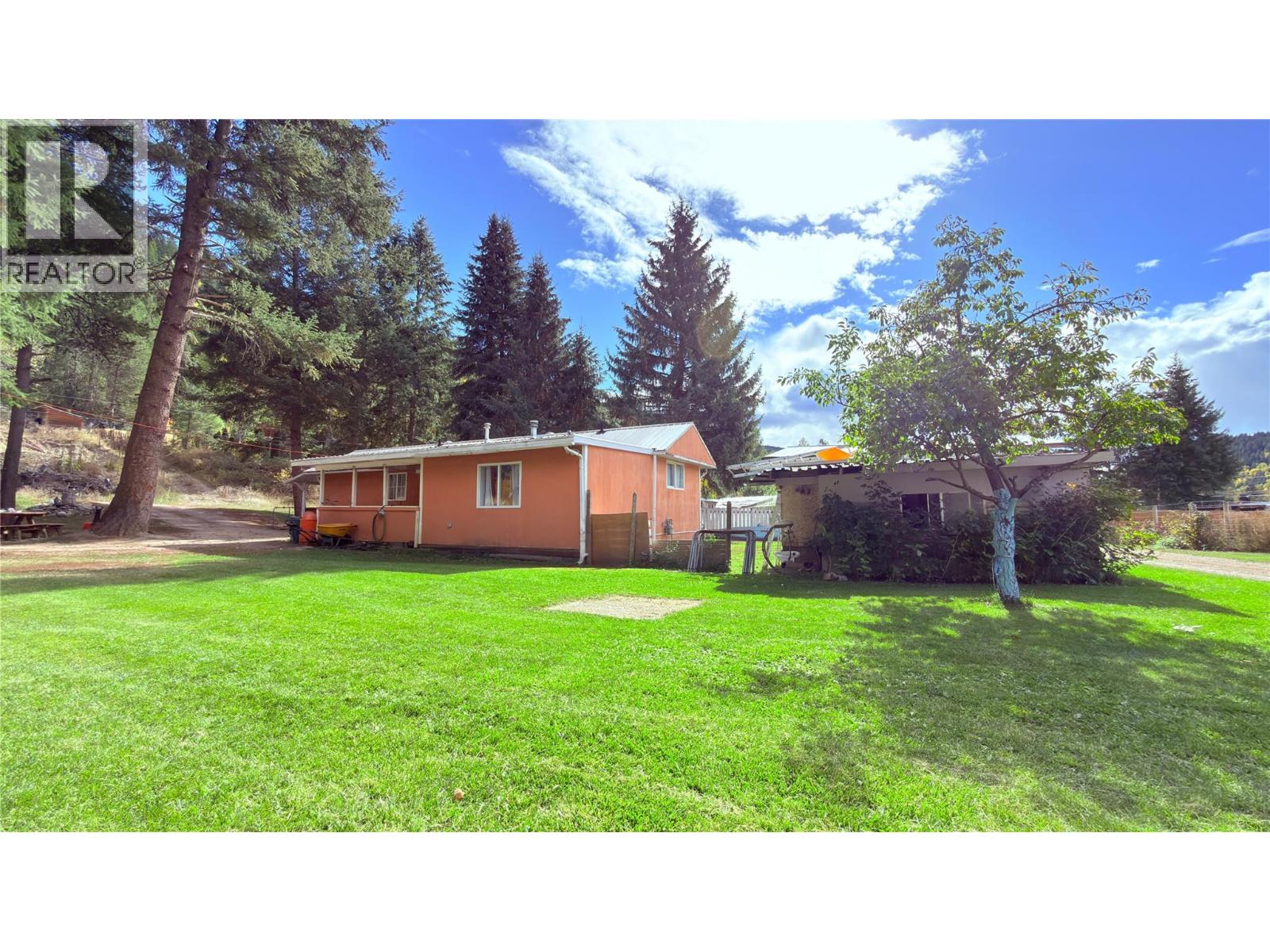 645 Strathmore Avenue, Greenwood, British Columbia  V0H 1J0 - Photo 2 - 10365233
